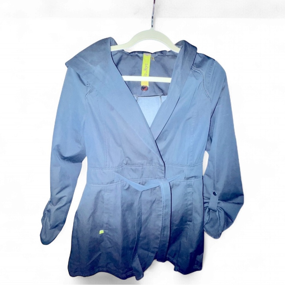 Soia Kyo Small light jacket navy blue with 2 front pockets and tie belt